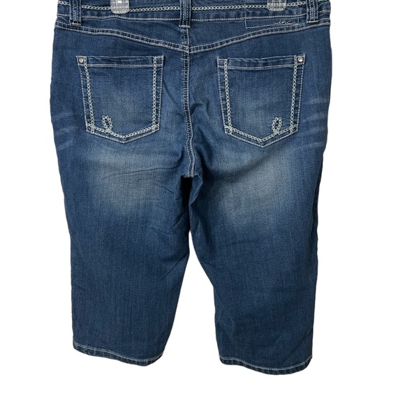 INC DENIM CURVY FIT LADYS FADED SHORTS. THE FRONTS HAVE FRONT HAS GEM ST… - Picture 2 of 5